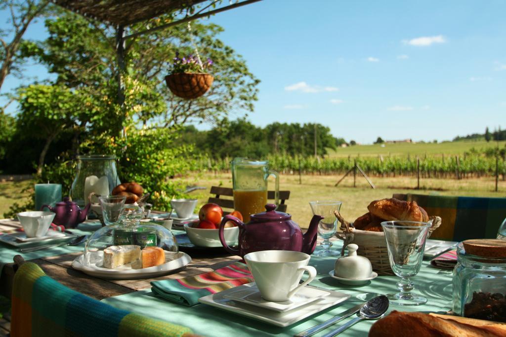 Bed and Breakfast Bleu Raisin à Les Salles-de-Castillon Extérieur photo
