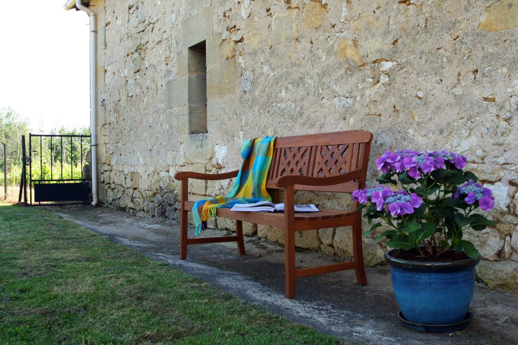 Bed and Breakfast Bleu Raisin à Les Salles-de-Castillon Extérieur photo