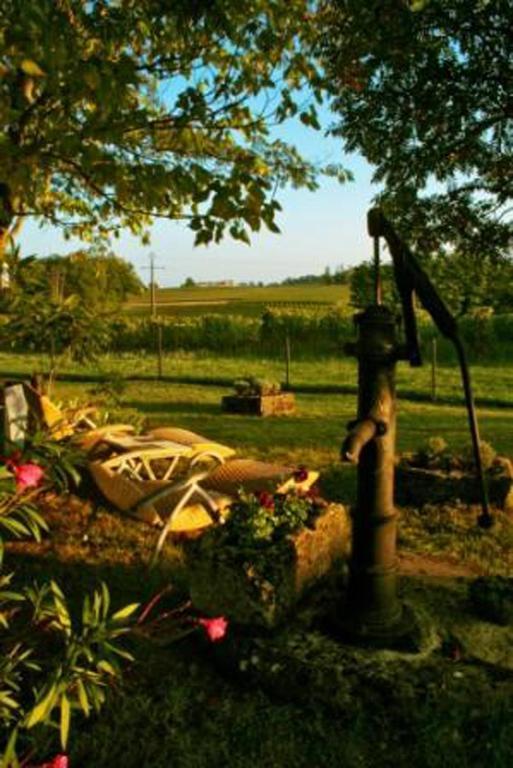 Bed and Breakfast Bleu Raisin à Les Salles-de-Castillon Extérieur photo